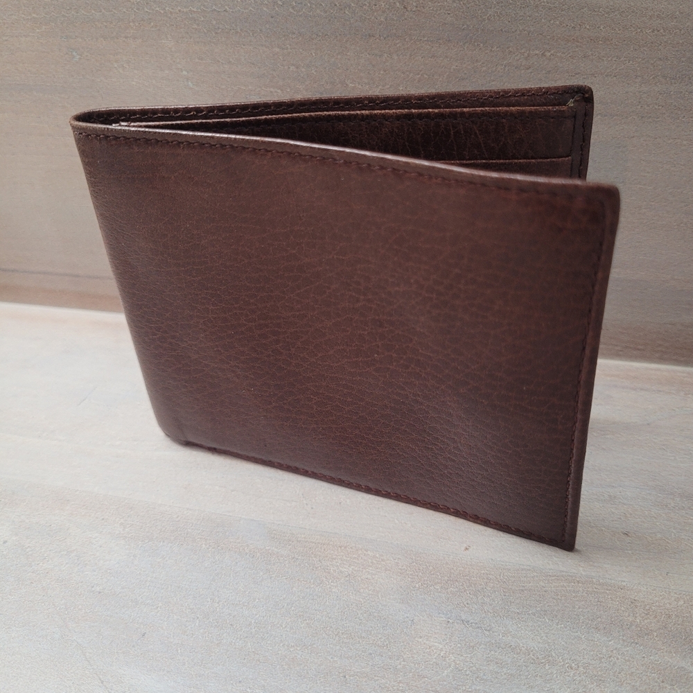 Christopher Hayes Men's Genuine Leather Slim Bifold Wallet Brown Minimalist